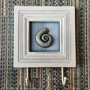 Nautilus rack for small towels or keychains